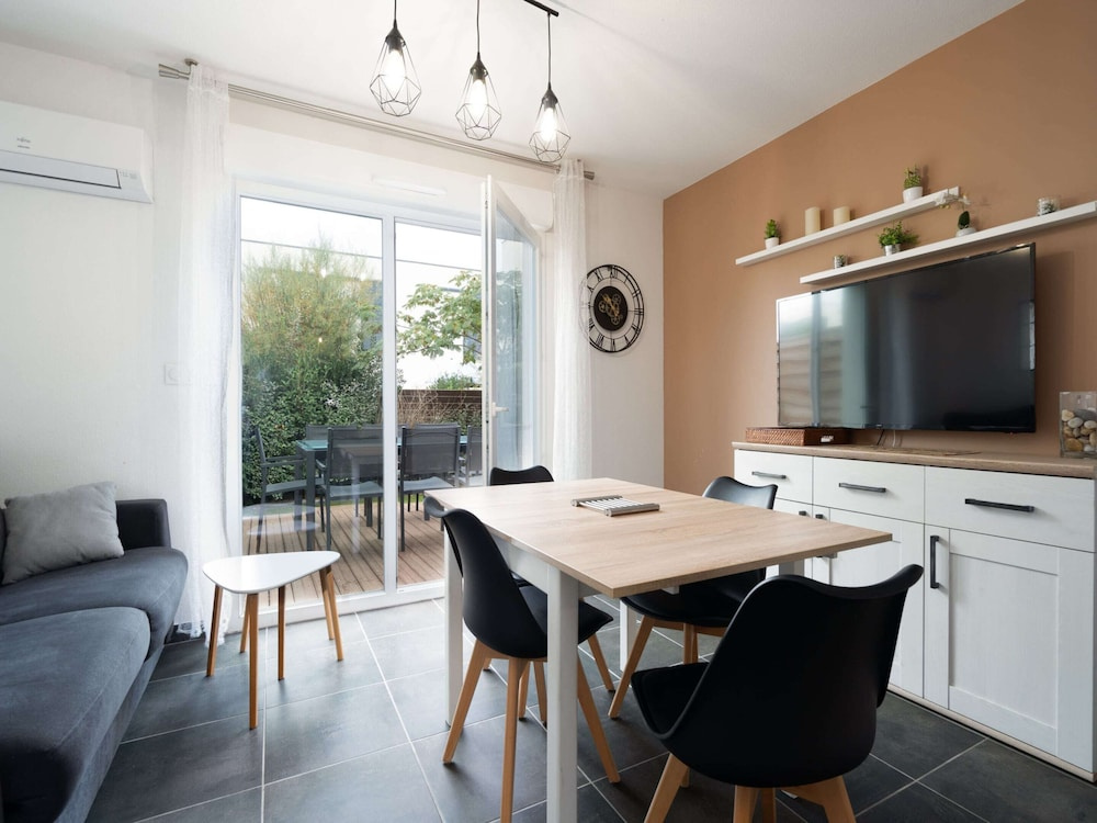 Spacious Villa Near Valras Beach
