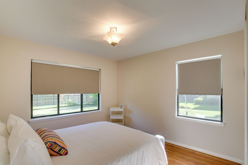 Bright & Modern Texas Getaway - 7 Mi to The Alamo!