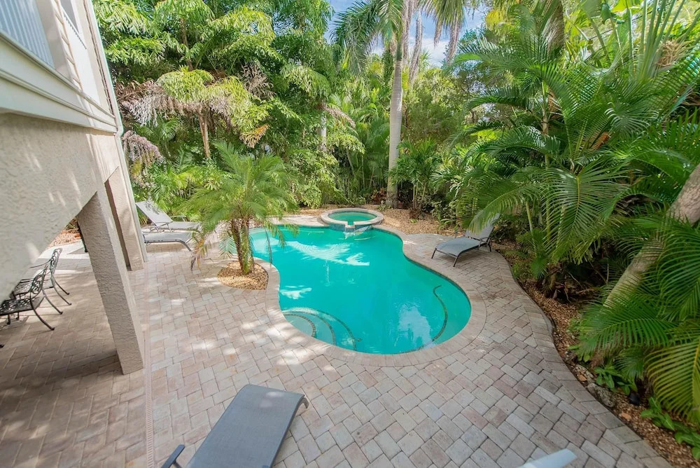 Quiet Palms Apartment 3