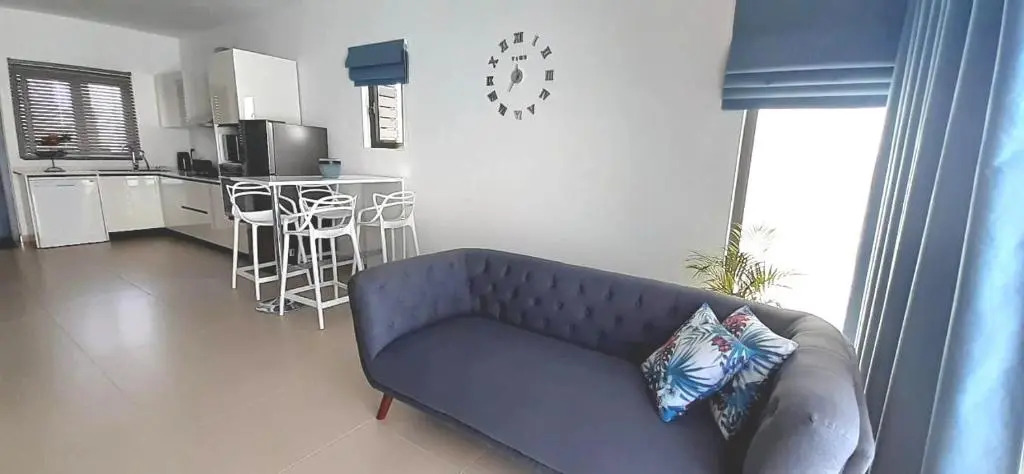 Carré d'or v luxury 3bed duplex with private pool and rooftop sea view flic-en-flac, Mauritius 20mins walk to beach, bar, restaurants and amenities