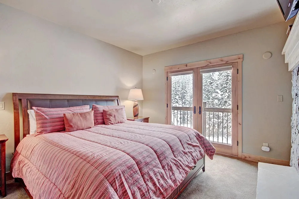 Mountain Chalet Right Next To The Lift - 39B by RedAwning