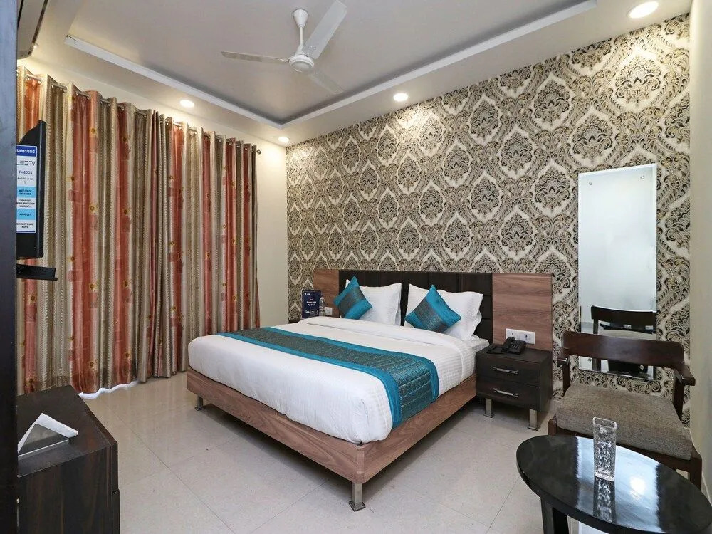 OYO 11611 Royal Palace Inn