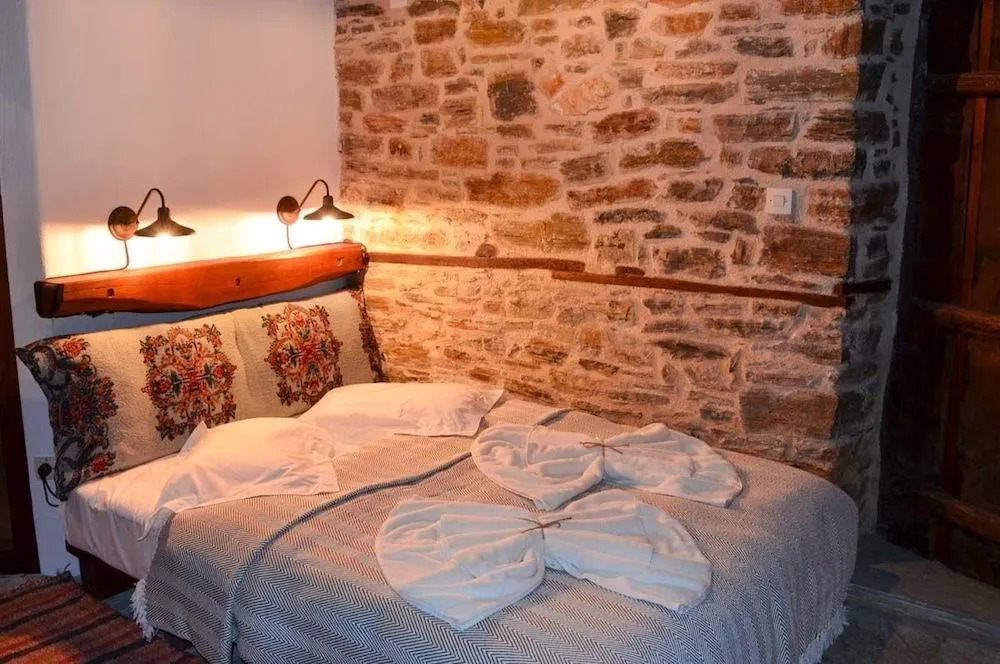 Fyloma Villa With 5 Bedrooms