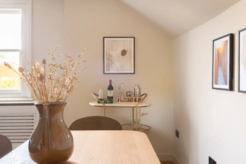 The Streatham Common - Modern & Bright 2BDR Apartment