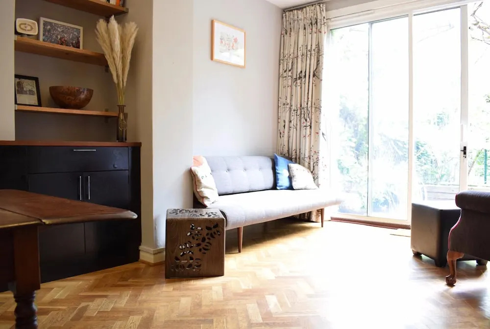 2 Bedroom Flat In East London
