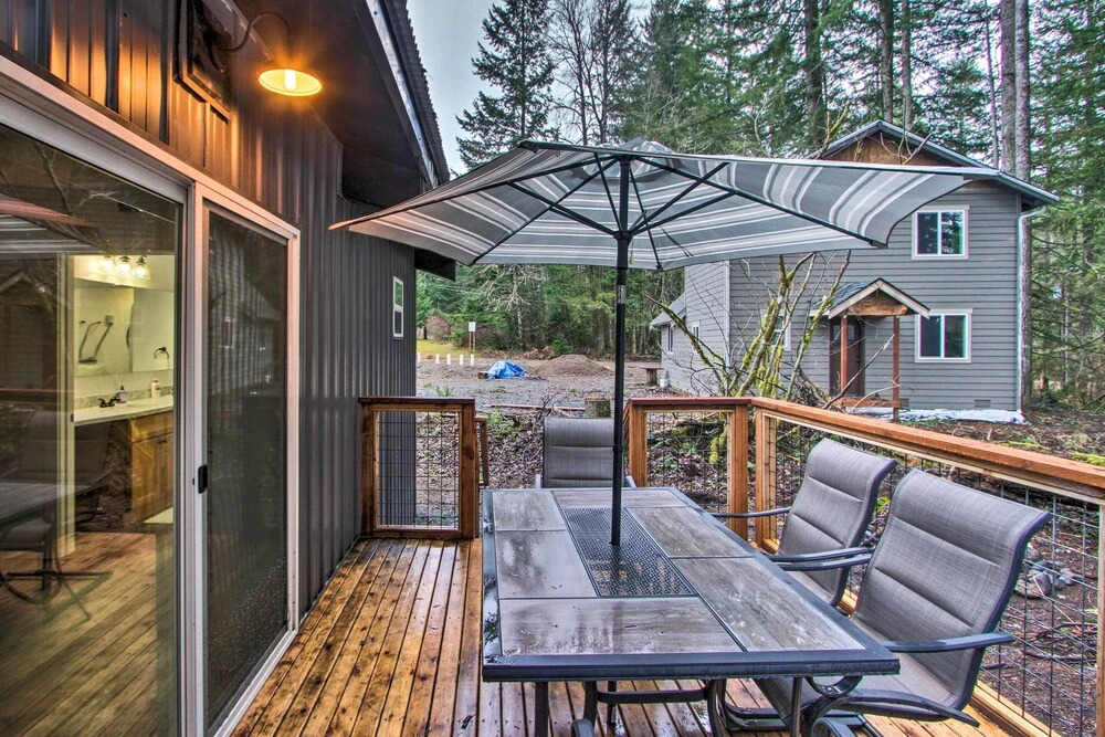 Home w/ Hot Tub < 5 Miles to Rainier National Park