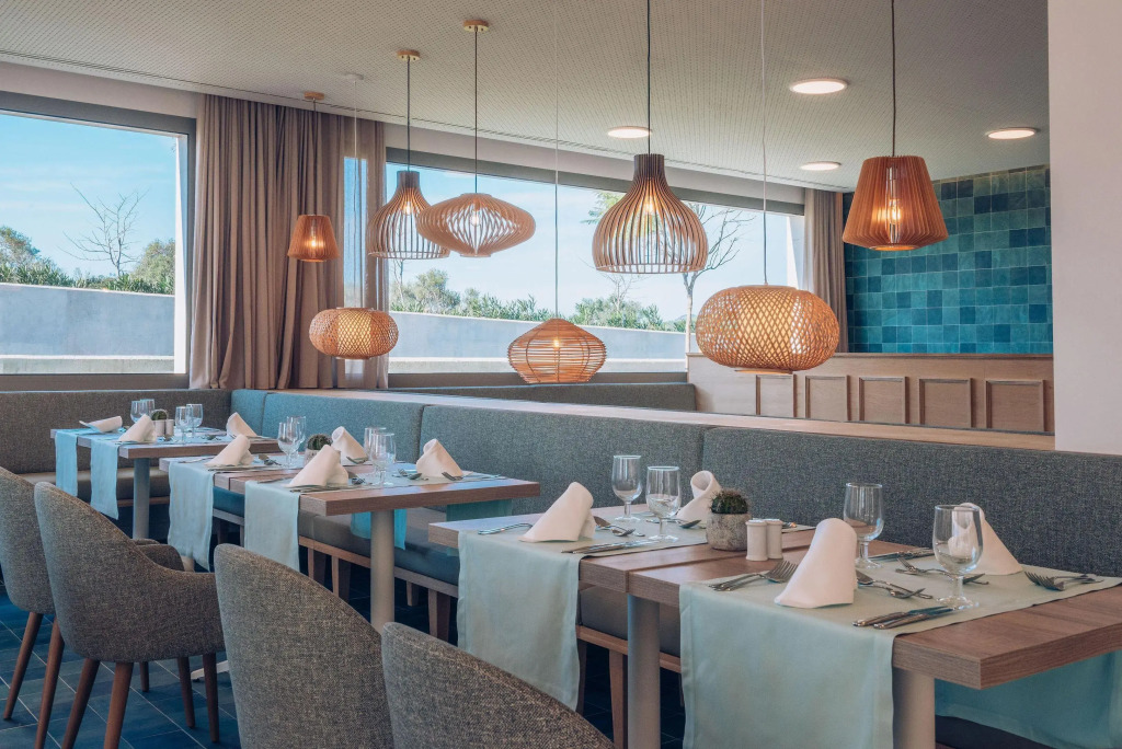 Отель Iberostar Waves Cala Domingos