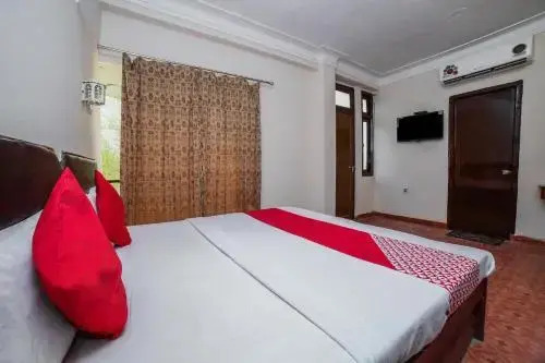 OYO 15512 Hotel Shivalaya