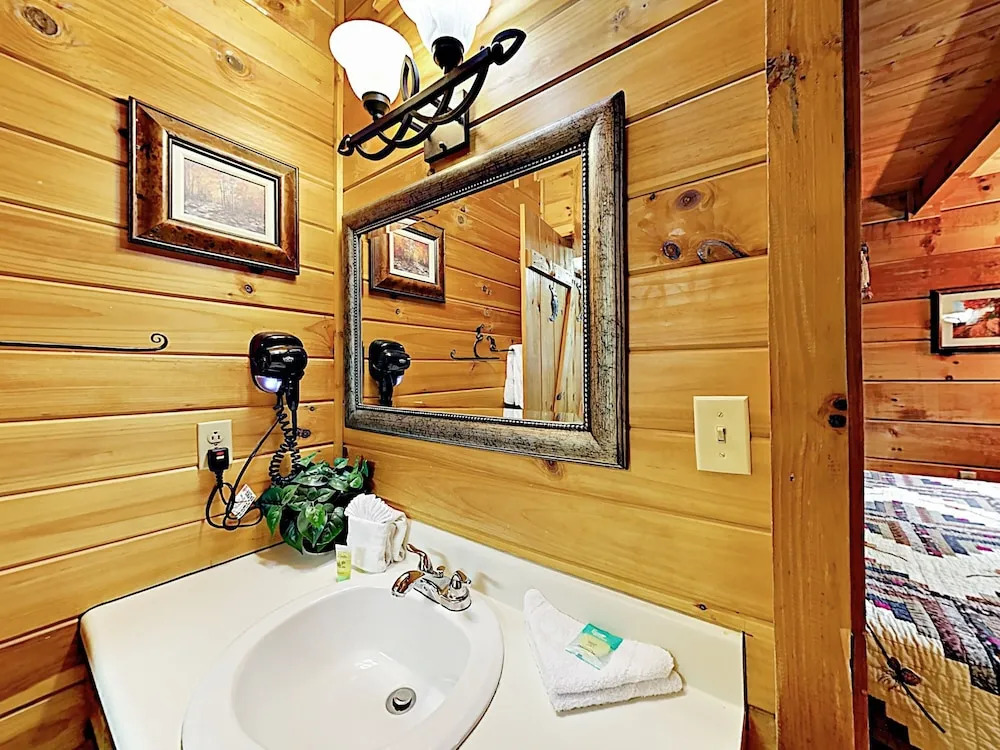 New Listing! Charming W/ Deck & Hot Tub 1 Bedroom Cabin