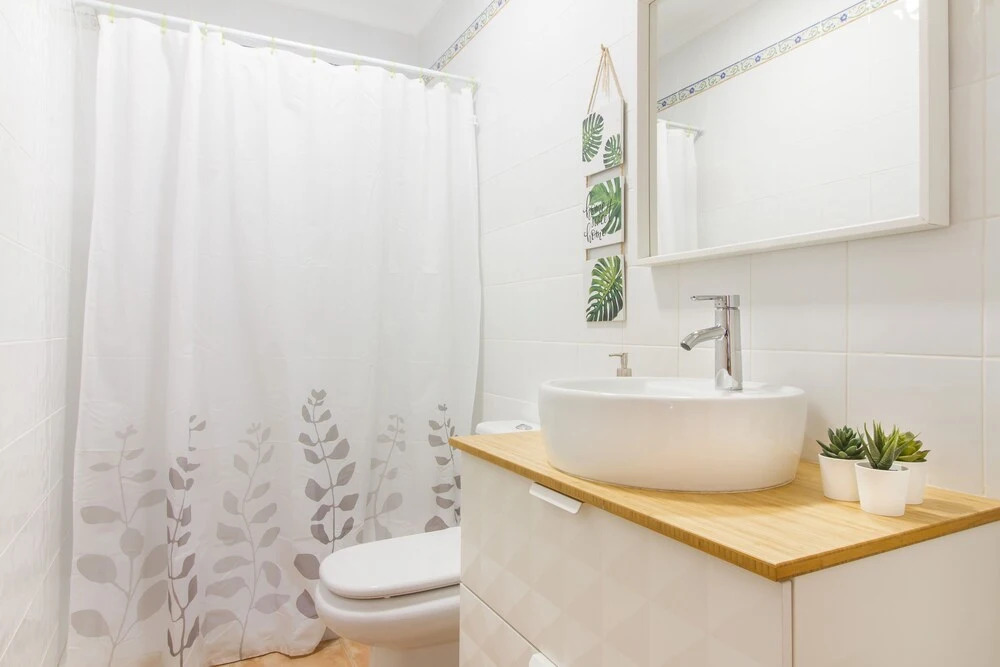 New Apartment With Charm by Robertapatments
