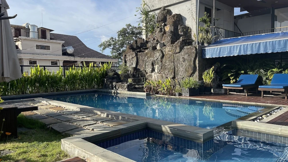JJ City Centre Suites