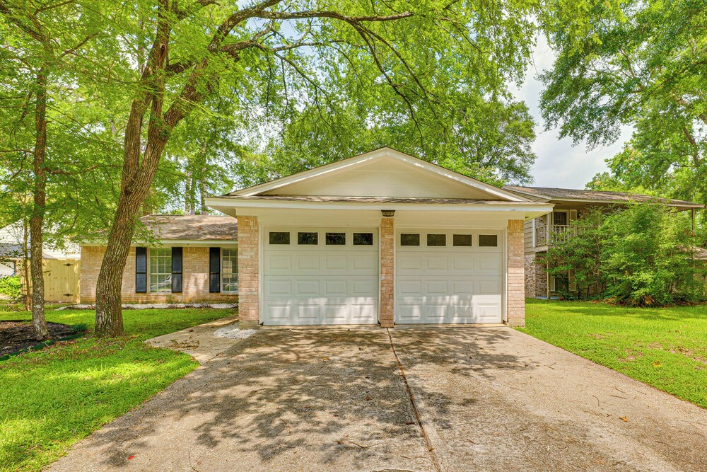 Pet-friendly Spring Home w/ Private Pool & Hot Tub
