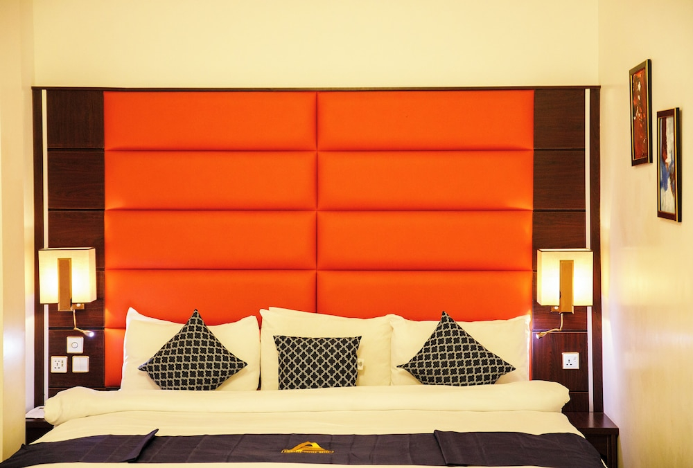 Pinnacle Castle Hotel Asaba