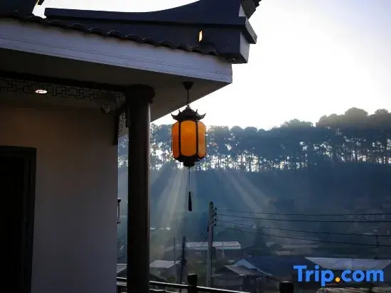 Longlai Kezhan Banrakthai บ้านรักไทย