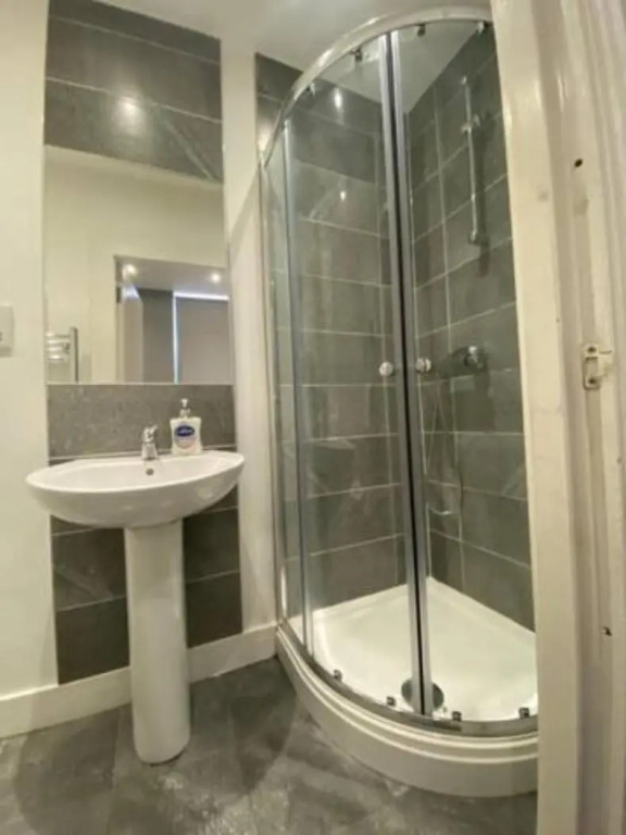 Extra Large Six Bed Six Bath Townhouse
