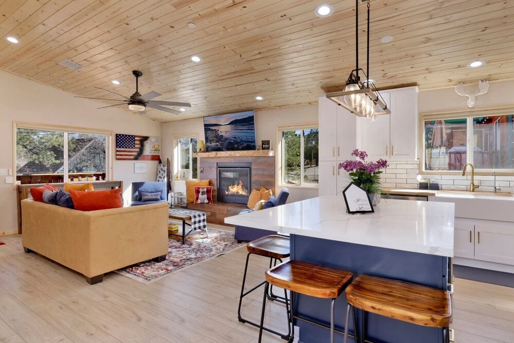 2088-cloud On Villa Grove 3 Bedroom Home by Redawning