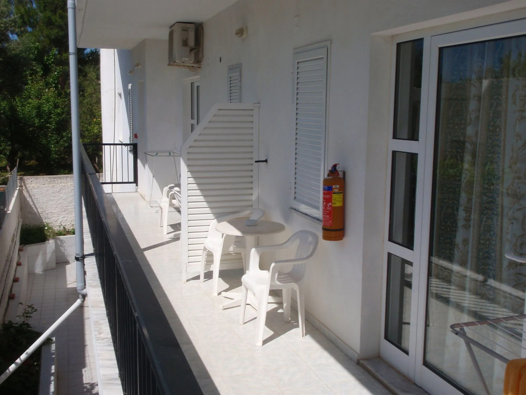 Niriis Hotel