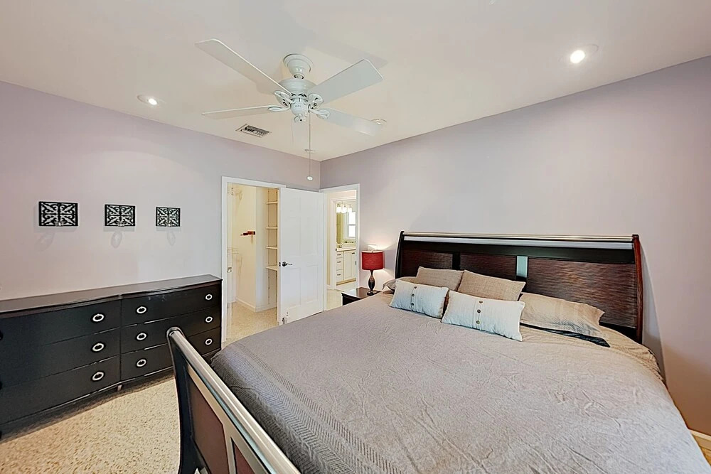 New Listing! Quiet Near Downtown & Beaches 2 Bedroom Home