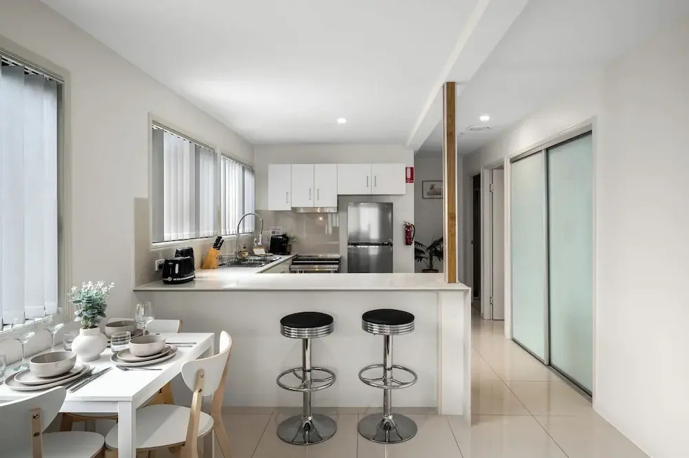 Smart Suites Self Check-in Apartments - 144 Dixon