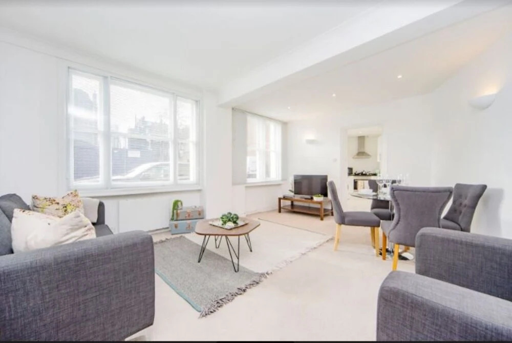 Bright and Central Studio Apartment