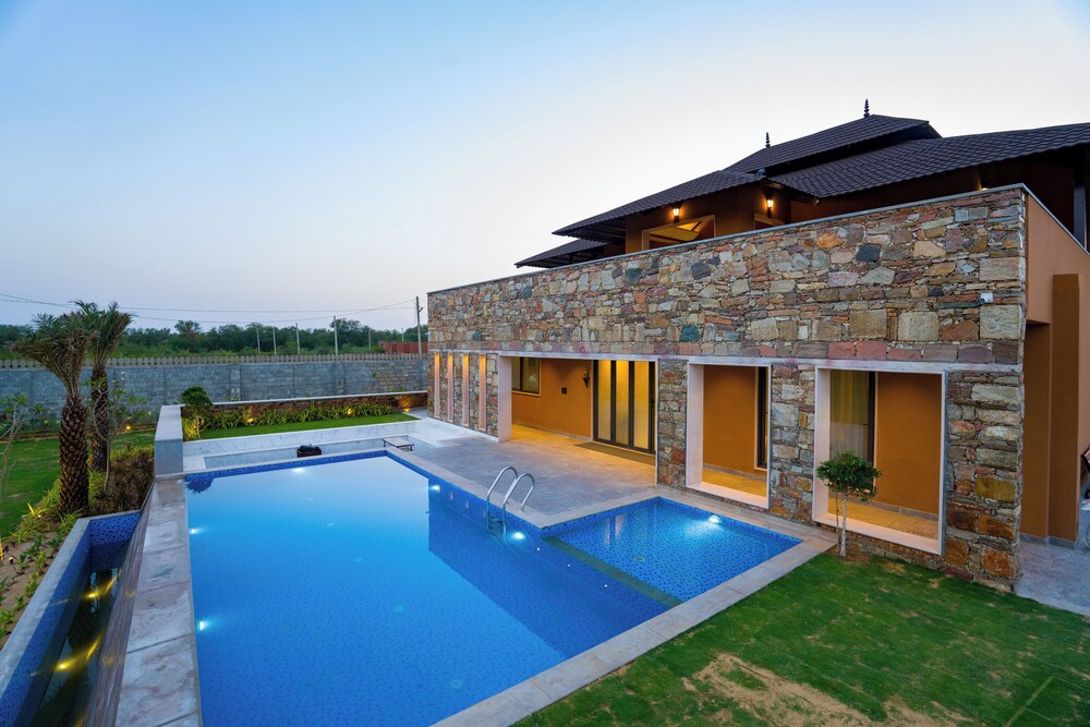 ELIVAAS The Kanota Retreat 4 BHK Villa