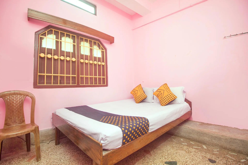 OYO 65653 Hotel Dil