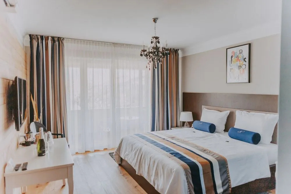 Rooms ''N''