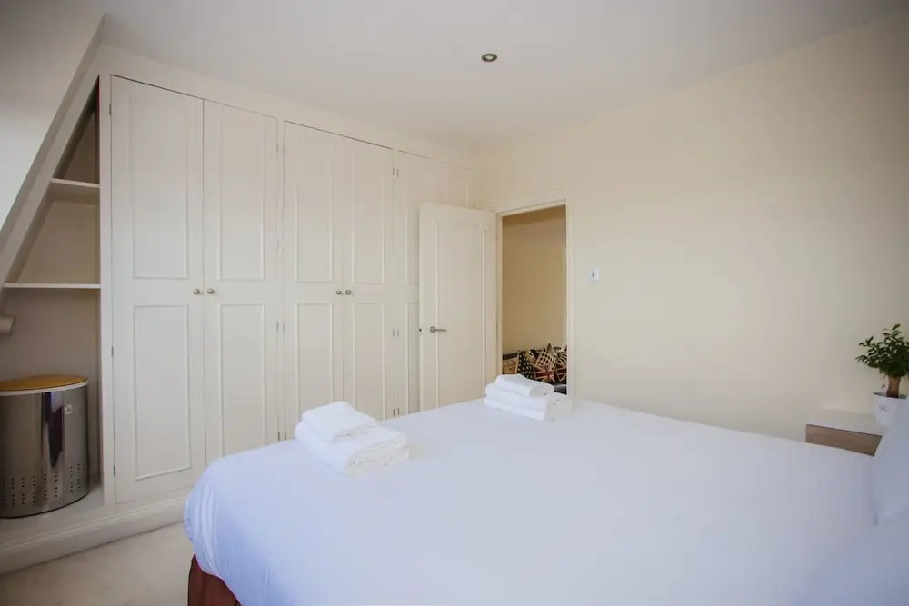 Stylish 2 Bedroom Flat In Prime Kensington