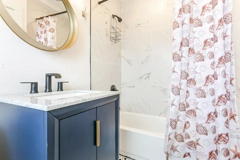 Luxury 4BR House Located 15 min to FQ and Downtown