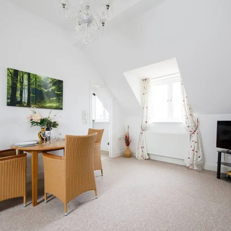 Lovely Selsey Apartment With sea Views Sleeps 4