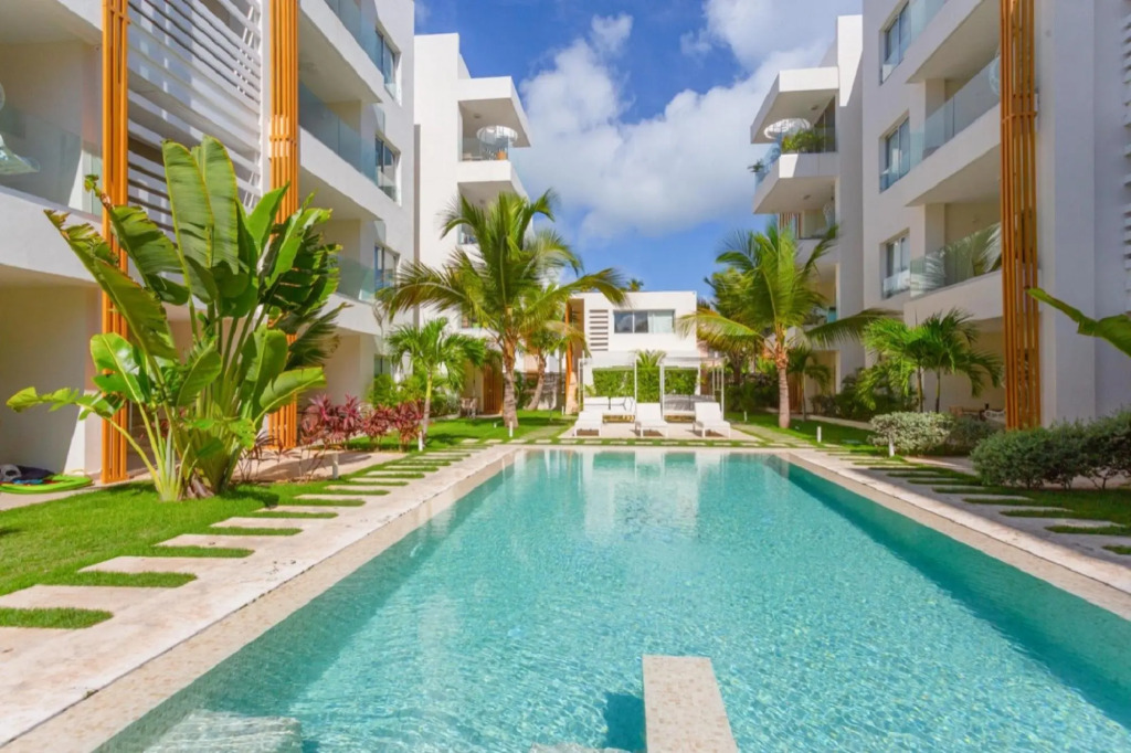 Gorgeous apartment steps from the beach.  B3