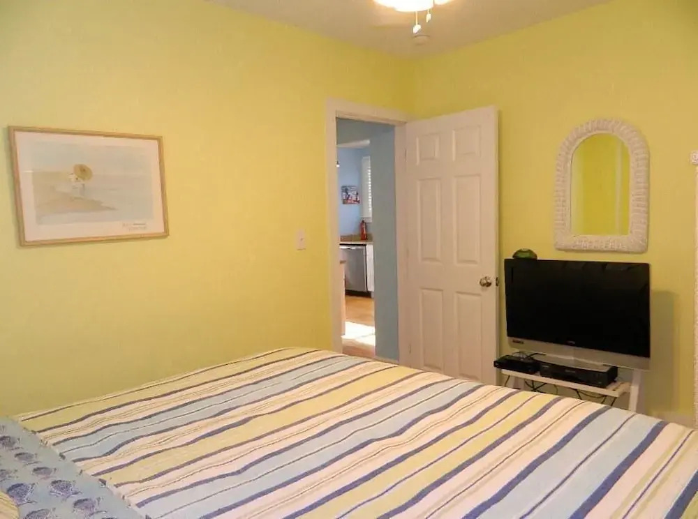 Laurel Street 204