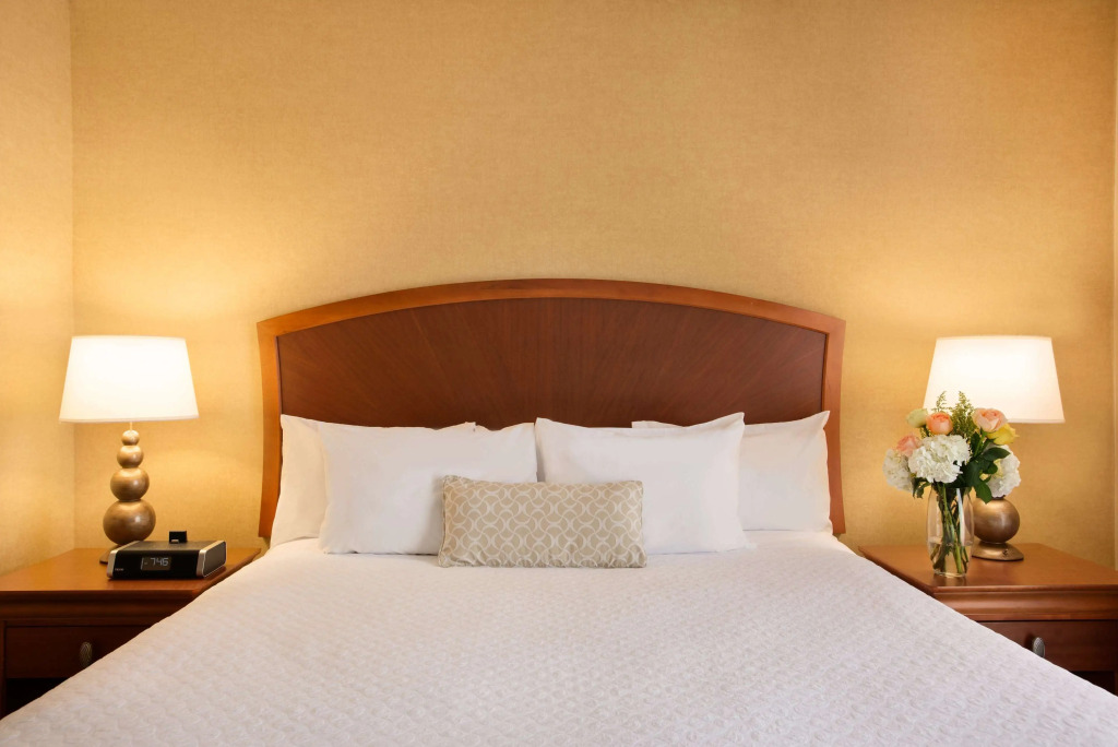 Embassy Suites by Hilton Greensboro Airport