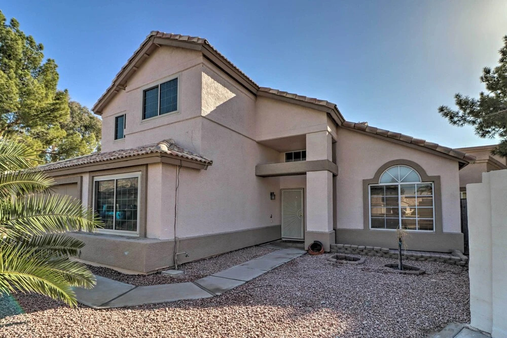 Lavish Family Escape w/ Game Room in Avondale