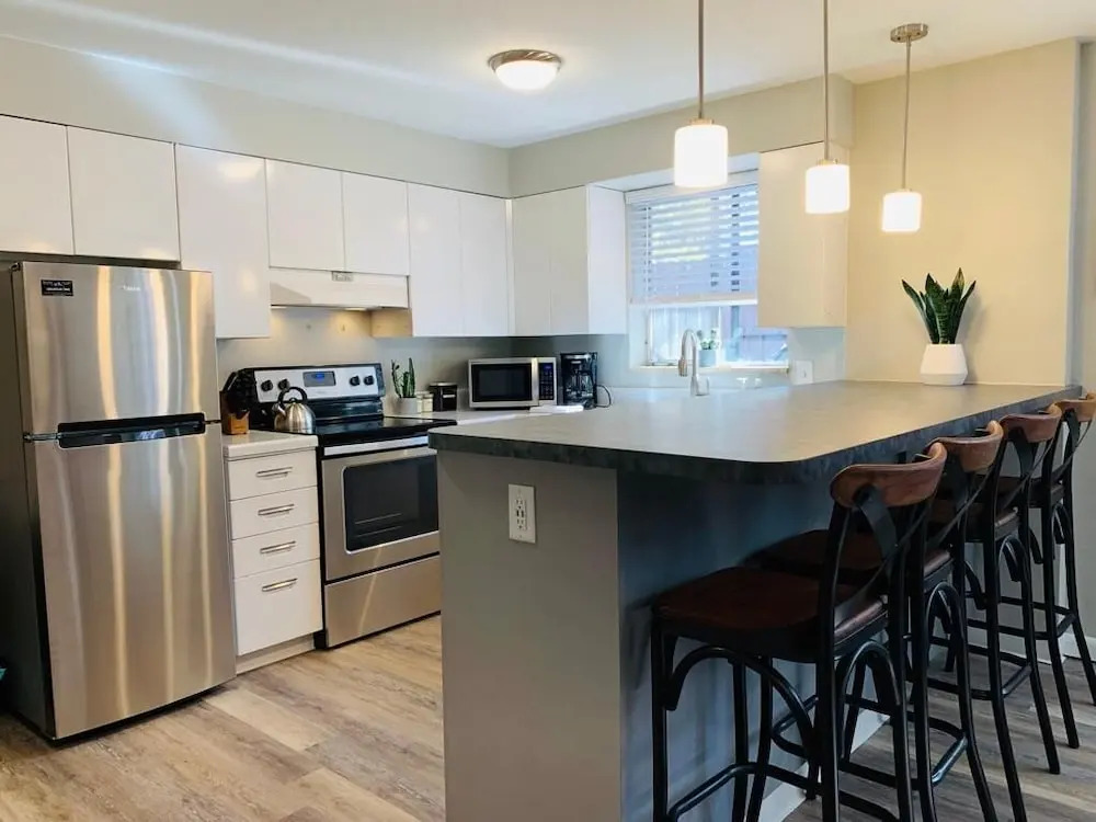 Modern & Chic Condo in the heart of Old Town