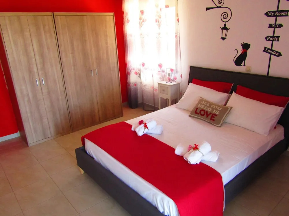 Aristos Apartments & Suites