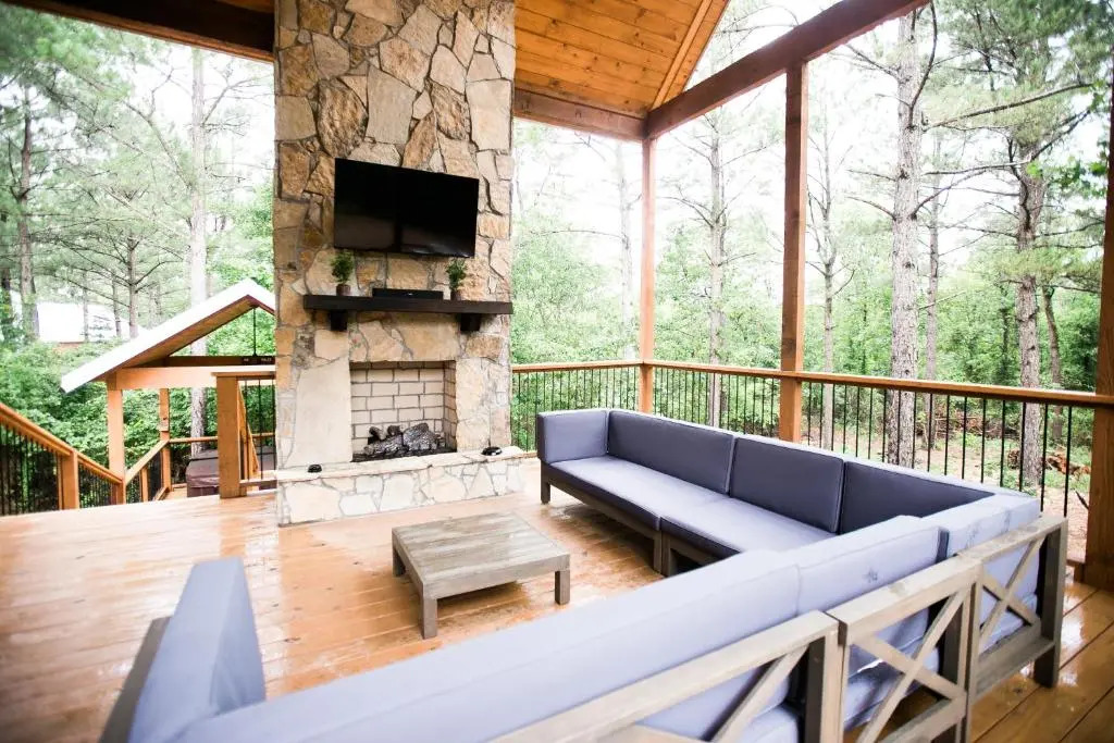 Pinot in the Pines Cabin