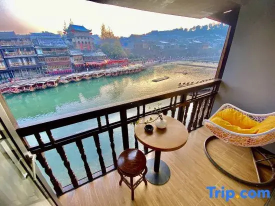 Liangqi Linjiang Boutique Homestay (North Gate Pier)