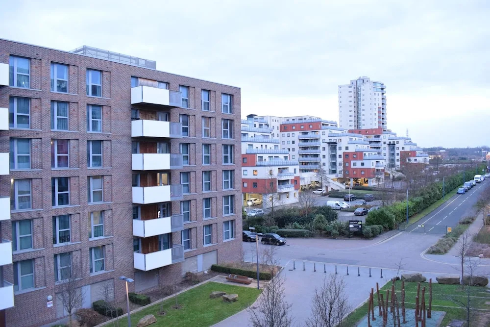 Modern 3 Bedroom Apartment Near City Airport