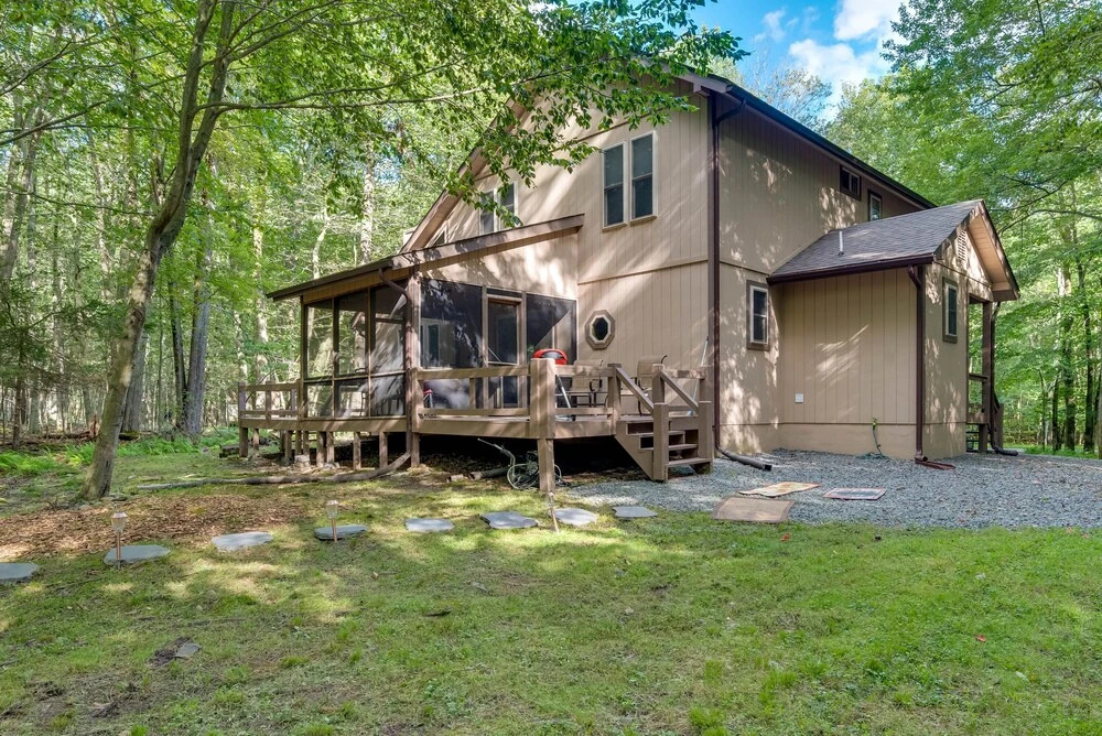 Pocono Lake Retreat w/ Fire Pit: Near Beach!