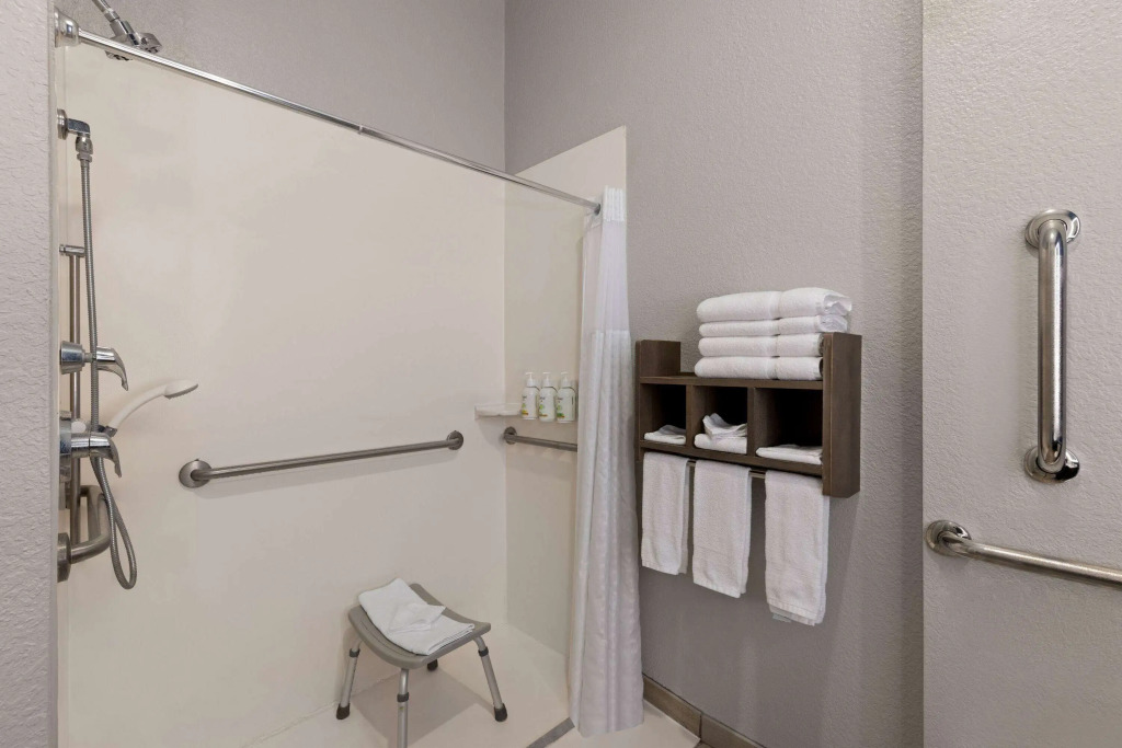 La Quinta Inn and Suites by Wyndham at WaTiki Waterpark