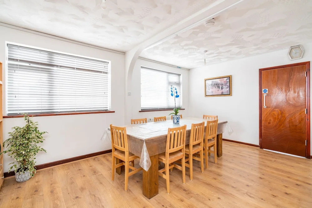 College Street Abode - Guest House