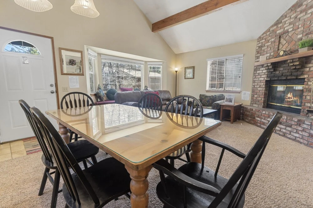 Karin's Cottage - 2br/1ba/walk To Shuttles/wifi/fireplace/fencedyard/barbeque 2 Bedroom Home