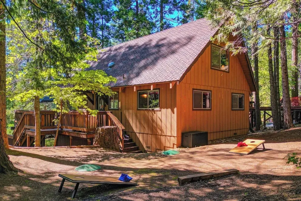 Walk to Fly-in Lake: Blue Lake Springs Cabin!
