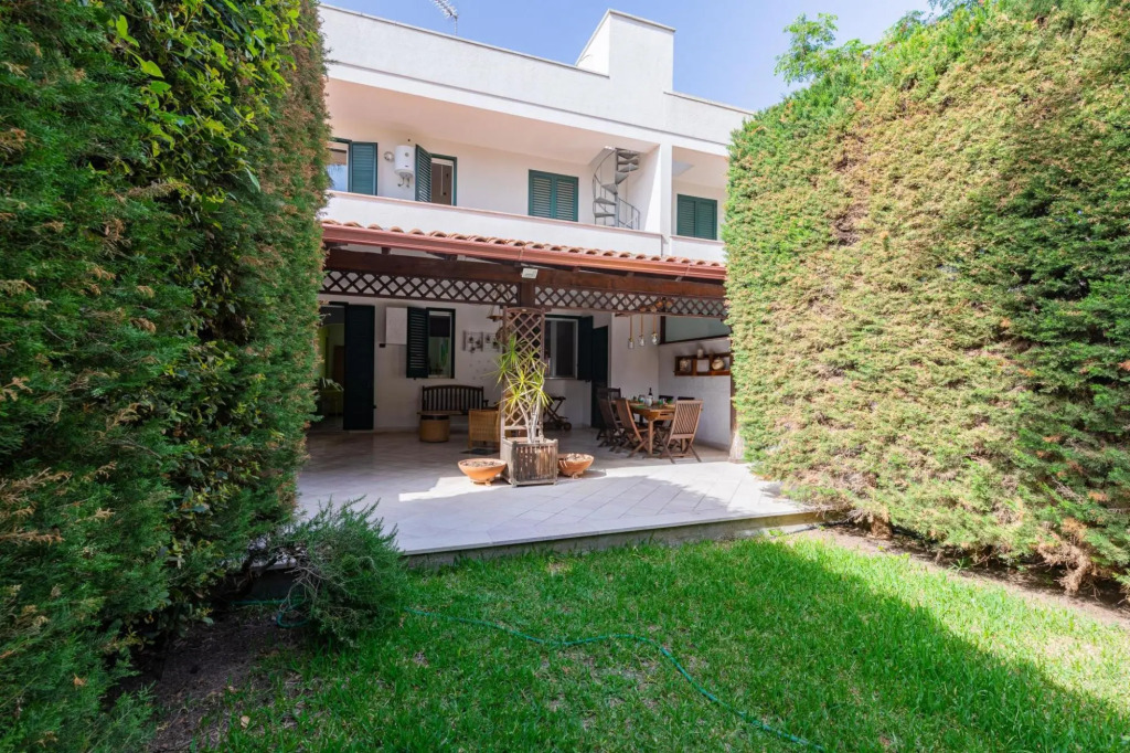 Holiday home on the ground floor about 1km from the beach of Torre dell'Orso-Casa Maestrale PT