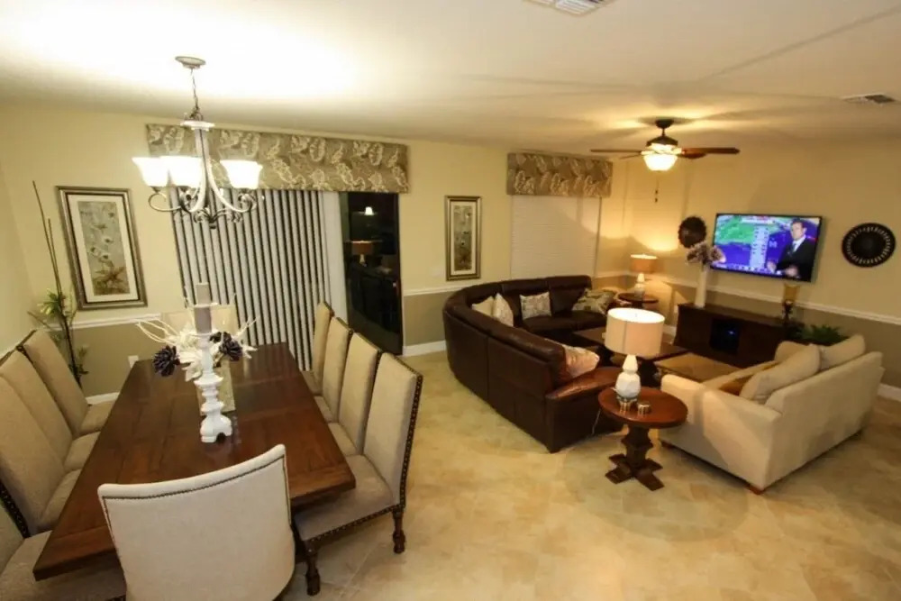 Beautiful 8 Bedroom 5 Bath Pool Home With Movie Theater