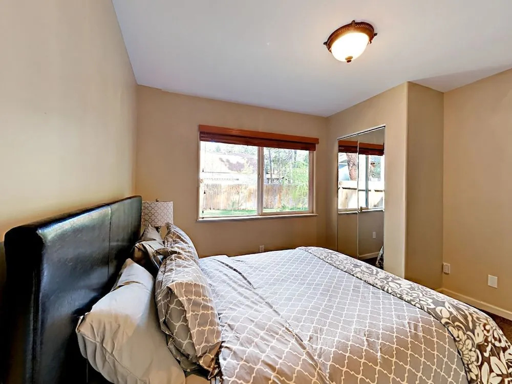 2572 Elwood Ave Home - 2 Br home by RedAwning