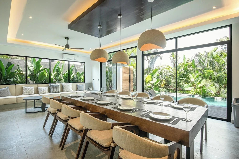 Tropical Elegance 5BR Canggu Villa Near Beach
