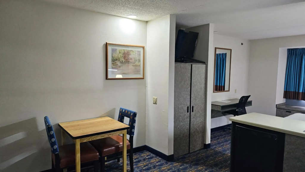 MJ INN and SUITES