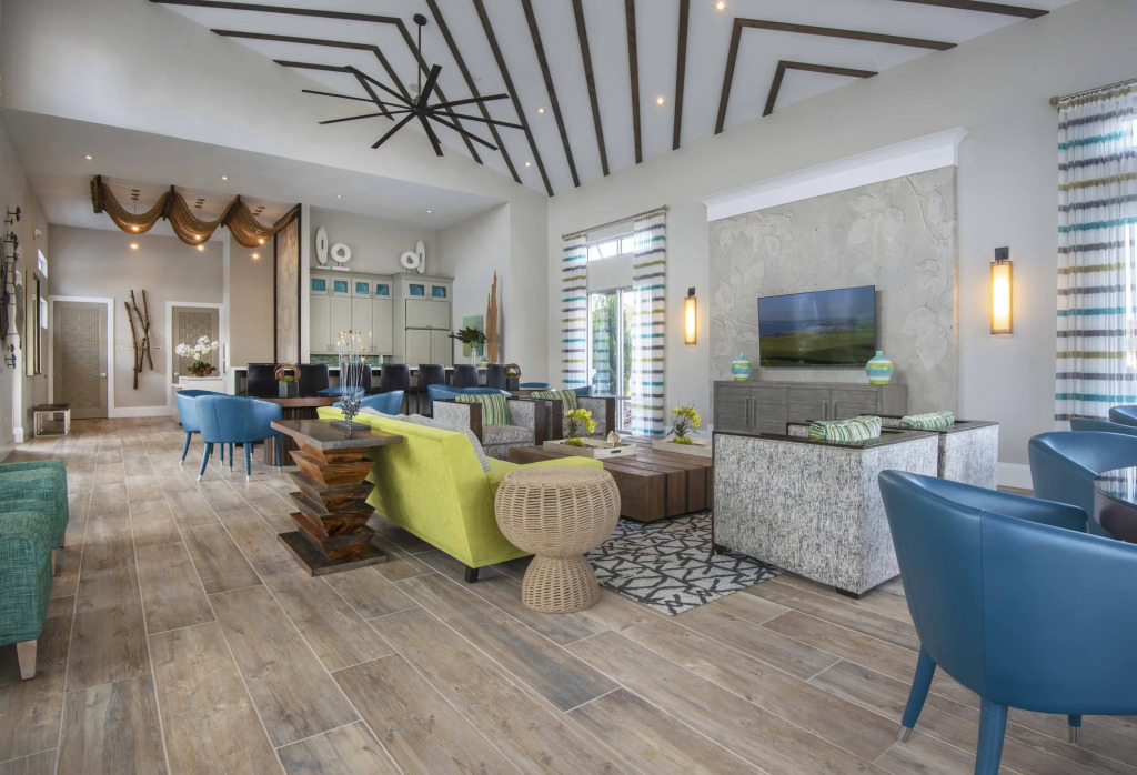 Magical 6-bedroom w/ pool , Kissimmee, US